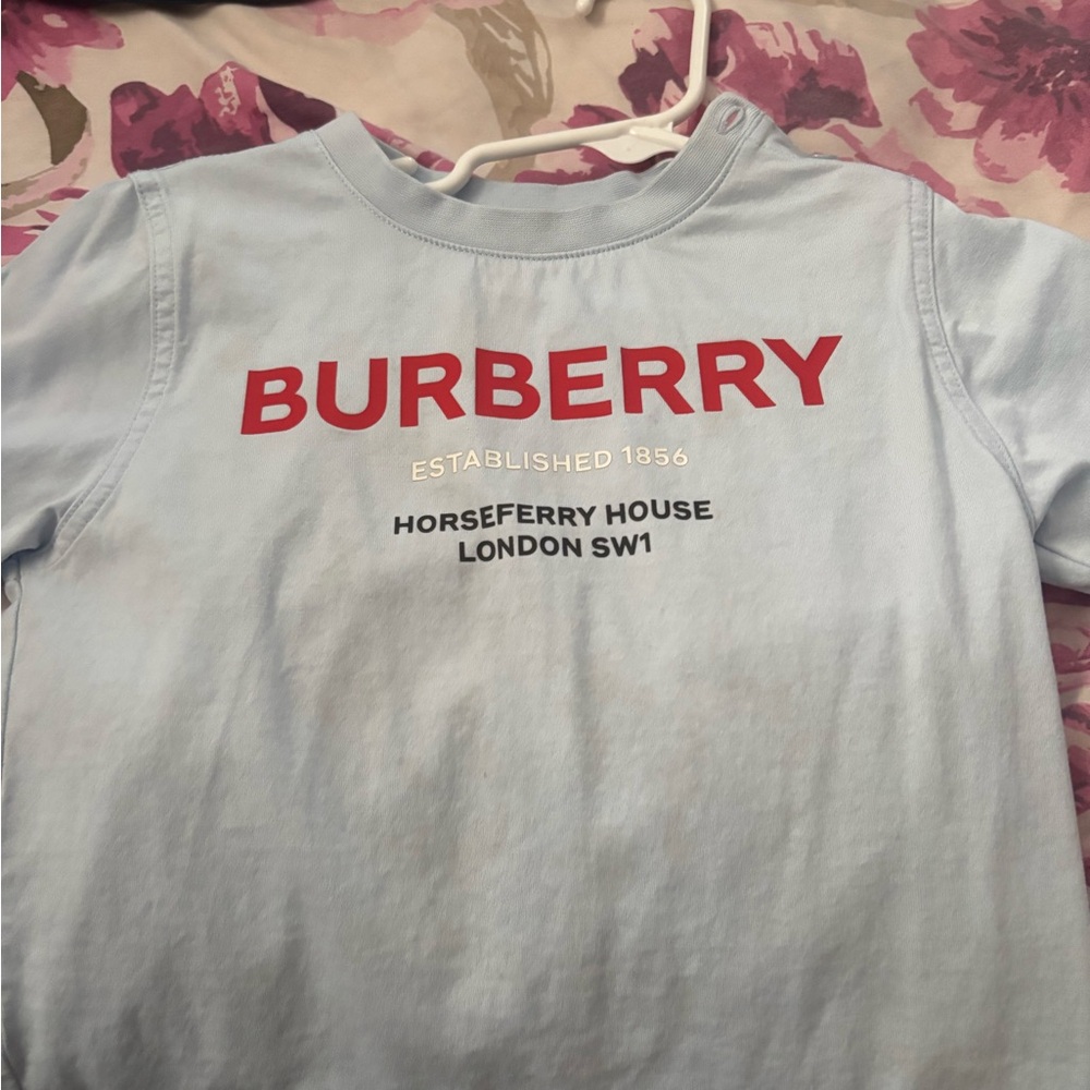 Burberry Light Blue Long Sleeve Tee with Red Logo
Can fit 2yr to 3 yr old
